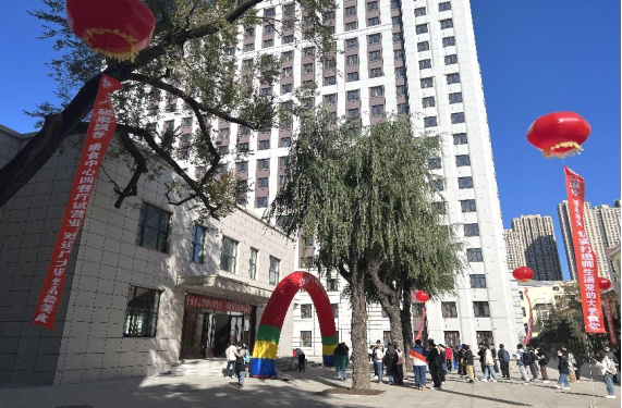 我校膳食中心四餐厅试营业