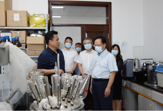 国家中医药管理局副局长秦怀金来校调研