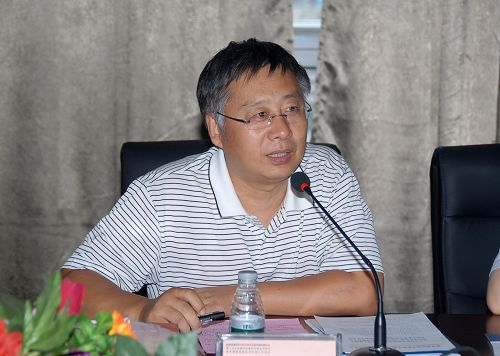 药学类专业教指委副主任委员、沈阳药科大学党委书记吴春福教授作会议总结讲话