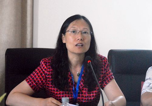 会议由药学类专业教指委副主任委员、北京大学药学院党委书记徐萍教授主持