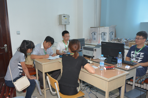 学校专门为家庭经济条件困难的新同学开设入学绿色通道