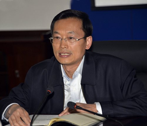 校党委书记王福学主持会议并作总结讲话