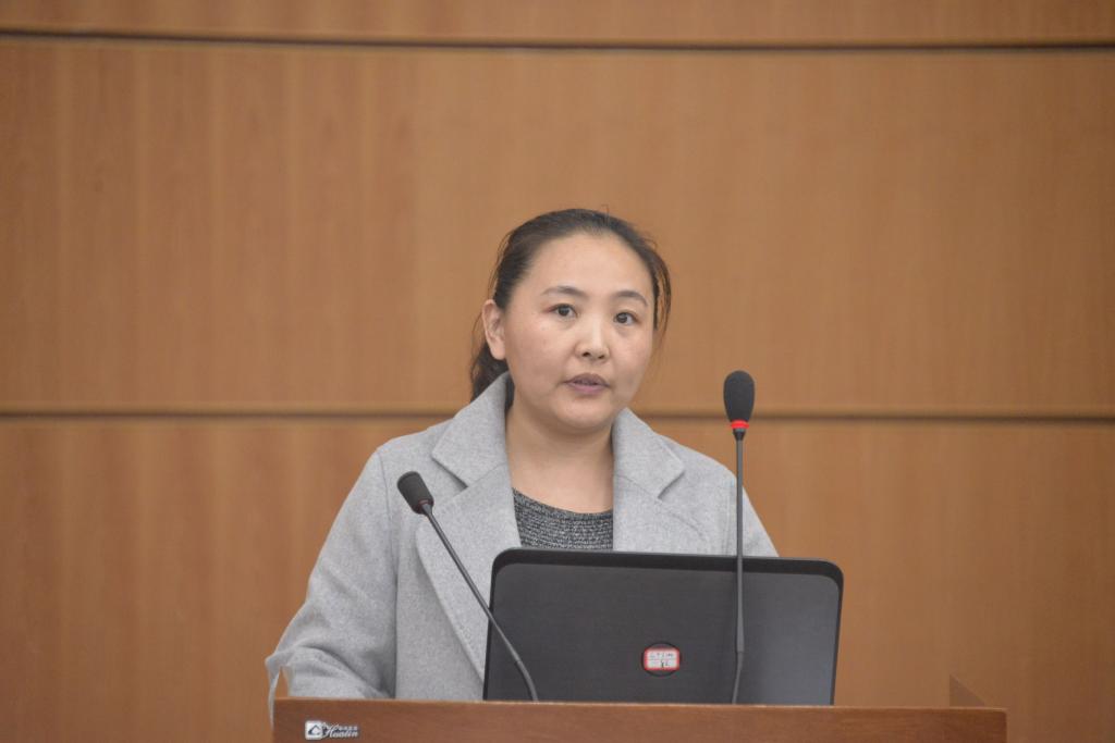 一等奖获奖代表、药学院药物分析教研室中药分析课程负责人进行现场阐述