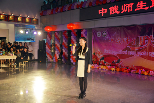 我校教师演唱的歌曲《古丈茶歌》