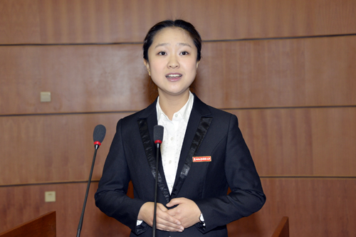 二等奖获得者苏晓琳老师在演讲