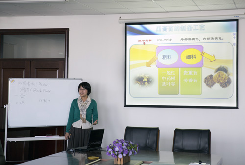 杨志欣老师在分享参赛体会