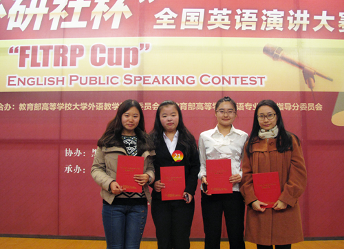 我校师生在比赛后合影