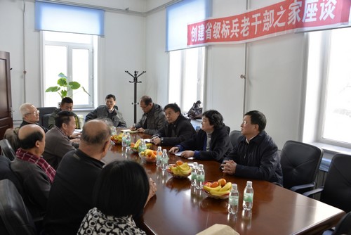 检查组与我校离退休老干部、老教师座谈