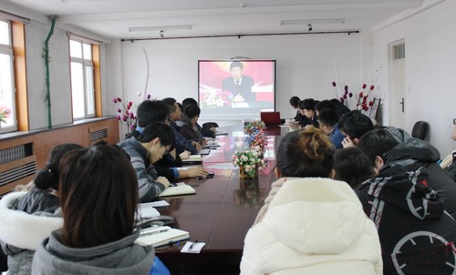 临床医学院组织学生思想政治辅导员、学生党员和学生干部代表召开“国家宪法日”专题学习座谈会