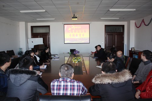 药学院召开中心组学习(扩大)会,集体观看全面推进依法治国专题讲座学习光盘并开展讨论