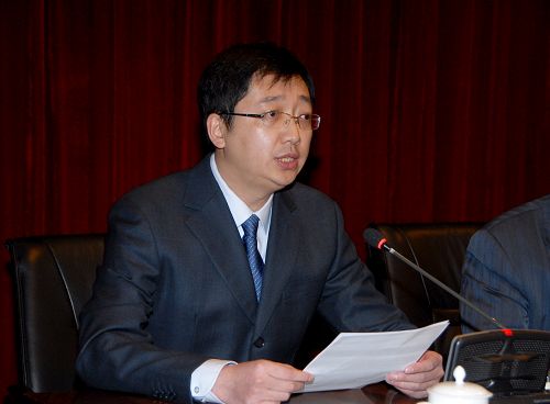 方剂学分会第六届委员会秘书长、黑龙江中医药大学教务处副处长胡晓阳副教授主持会议开幕式