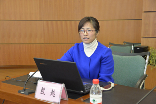 教务处副处长殷越向学员们介绍学校教学工作情况