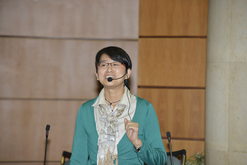 药学院杨志欣老师为学员作教学示范