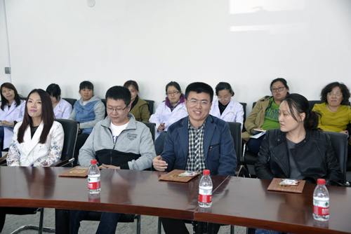 “阅读之星”代表在发言