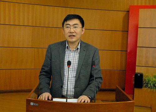 会议由学校教务处处长蒋希成主持