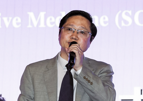 世界中联生殖医学专业委员会首任会长、黑龙江中医药大学附属第一医院吴效科教授讲话