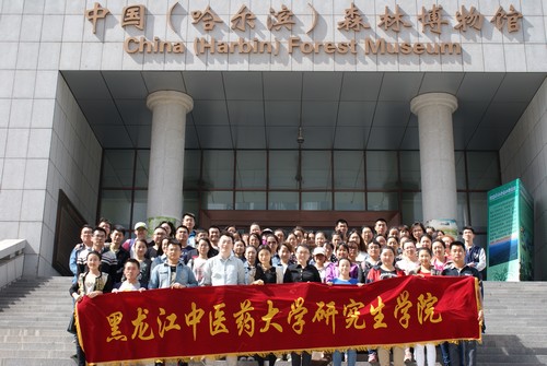 参加活动的全体师生合影