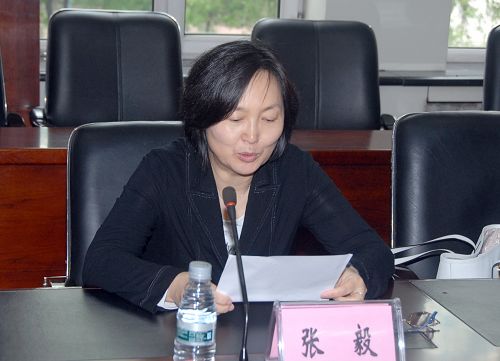 省委高校工委组织部副部长张毅宣读省委任职通知