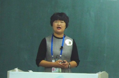 自然科学基础学科组二等奖获得者刘焱南老师在比赛中