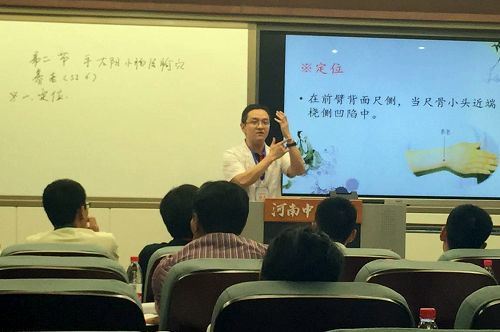 针灸推拿学院针灸学基础教研室黄亮老师获中医临床初中级组二等奖和最佳现场课程教学单项奖