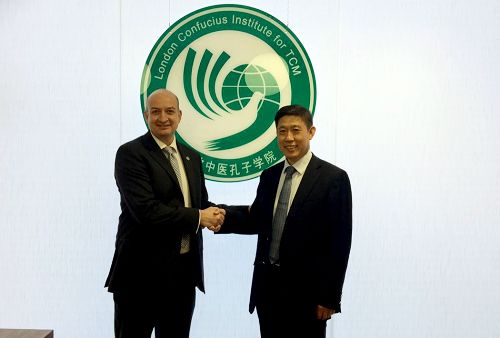 我校校长匡海学和伦敦南岸大学校长phoenix亲切交流