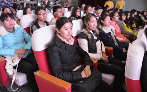 我校35名师生代表参加颁奖典礼大会
