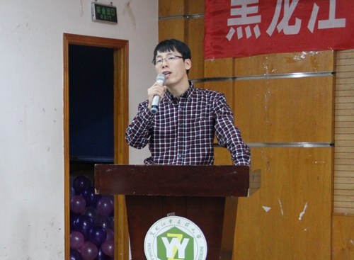 研究生院韩涛老师作为“优秀指导教师”代表发言