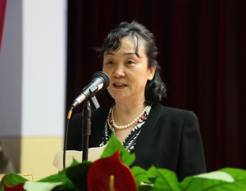 文明单位建设先进集体代表、附属第一医院儿一科主任张伟发言