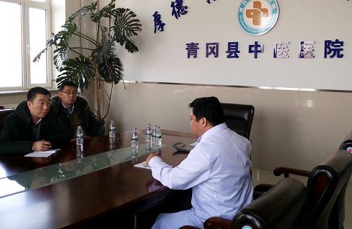 招生就业处工作人员与用人单位负责人交流