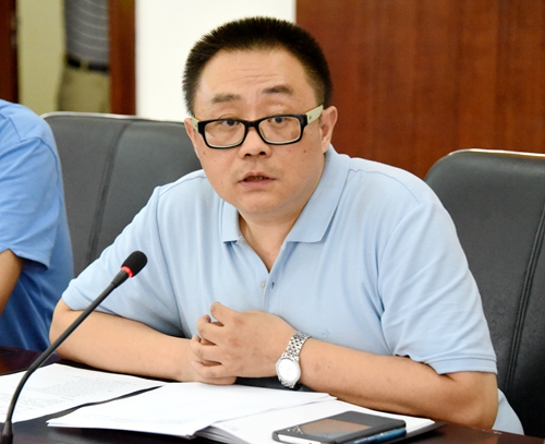 高教研究与教学质量评估中心主任张浩主持会议