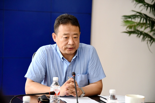 校党委常委、副校长郭宏伟主持会议并讲话