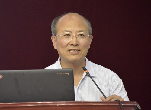 我校第一临床医学院院长姜德友教授作题为《黑龙江省民间验方临床应用》的学术讲座