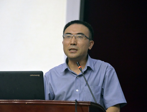 成都中医药大学附属医院副院长张勤修教授作题为《中医外治法治疗变应性鼻炎》的学术报告