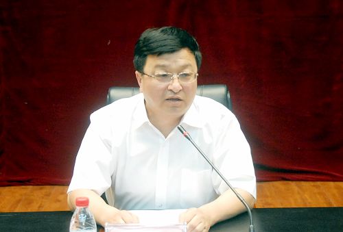 校党委副书记陈亚平作动员讲话