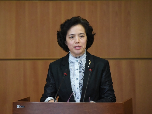 图书馆直属党支部书记于鹤丹作经验介绍