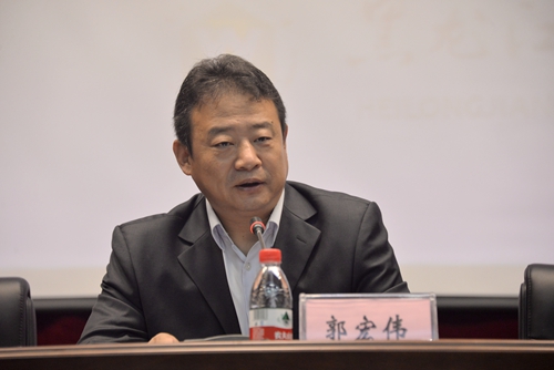 我校副校长郭宏伟教授致欢迎辞