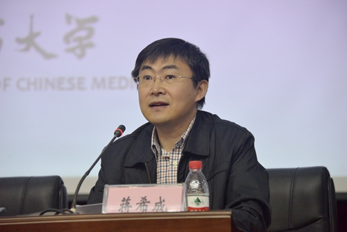 我校教务处处长蒋希成主持开幕式