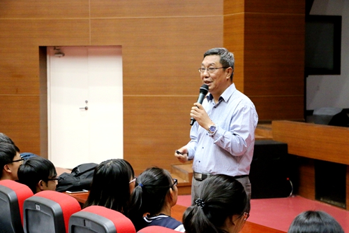 中药药理学教研室李廷利老师作讲座