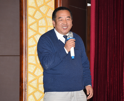 我校王振月教授作题为《构建中药技术平台 开拓中药国内外市场》的学术报告
