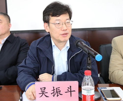 国家中医药管理局国际合作司副司长吴振斗讲话