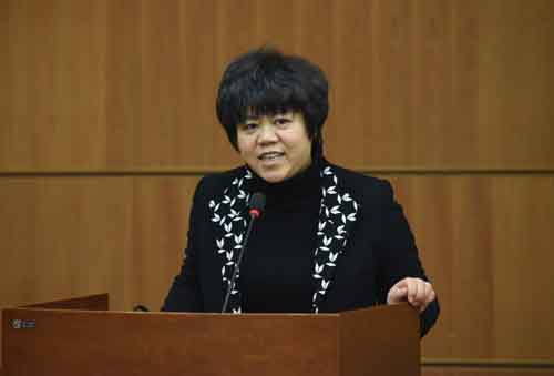 杨沈秋代表新一届委员会作表态发言