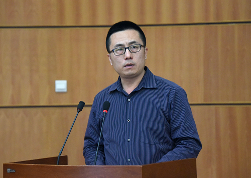 科技处处长杨波主持讲座