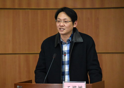 教务处副处长王烨燃主持培训