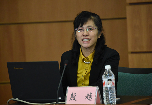 教务处副处长殷越介绍学校教学工作情况
