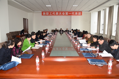 第一代表团讨论现场