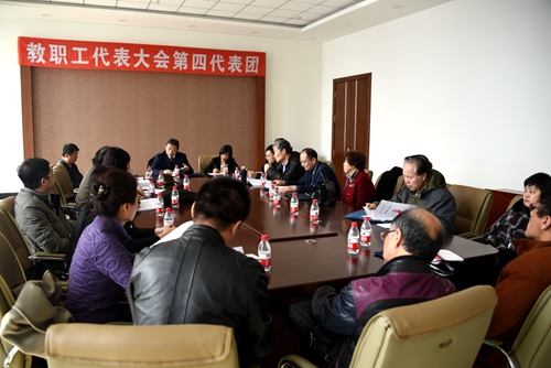 第四代表团讨论现场