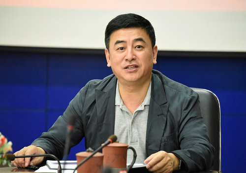 校党委副书记、校长孙忠人主持会议
