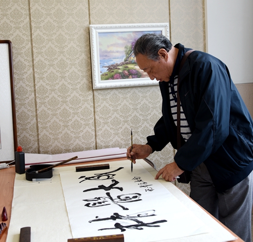 我校离退休老干部康广盛老师为附属第二医院哈南分院题字