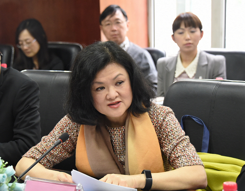 考察团团长、香港东华医院行政总监、女医生协会会长余诗思女士致辞