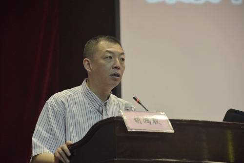 教育部高等学校中医学类专业教学指导委员会副秘书长、上海中医药大学胡鸿毅教授作题为《立德树人 教学相长 探索中医药院校课程思政改革新模式》的讲座